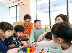 机上での集団活動と指導場面